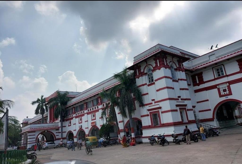 suraj_yadav2005's tweet photo. #General_Post_Office Patna, India
105 Years Celebrations.
India Post is the government operated postal system and has over 4.66 lakh employees, is the 4th highest employer in India.
But alas, no more shall it be.
#SavePostOffice 
#StopPrivatisation https://t.co/q0FzbtizJQ