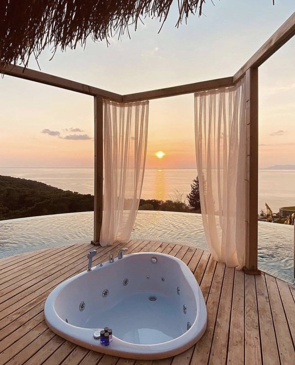 imagine being here for the weekend