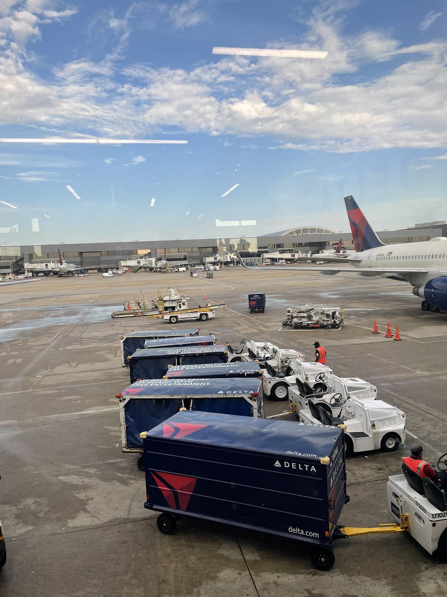 Armyofinsects's tweet photo. In my way to Montana for #bugshot 2022 https://t.co/Cavs06eZLA