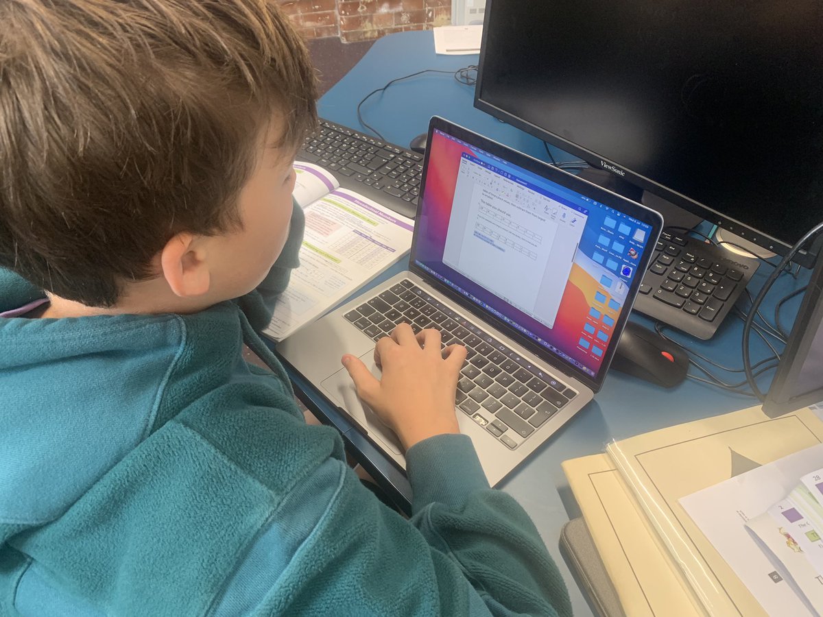 MaidaValeComp's tweet photo. Making posters about data representation, ASCII, sound and images; converting binary to denary ,hex to denary and viceversa; binary addition and shifting. #MVScomputing #MVS #binarynumbers #hexadecimal https://t.co/FrMH3JGs3S