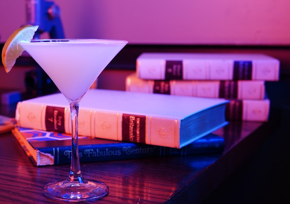 Try our A+ drink!
Gin Shorts: Classic Gimlet with Hendrick's Gin, Lime Juice, Simple Syrup, Brûléed Lime

#psontap #gin #gindrink #gimlet #cocktail #lime #simplesyrup #cocktailhour #happyhour #happy #yum #a+