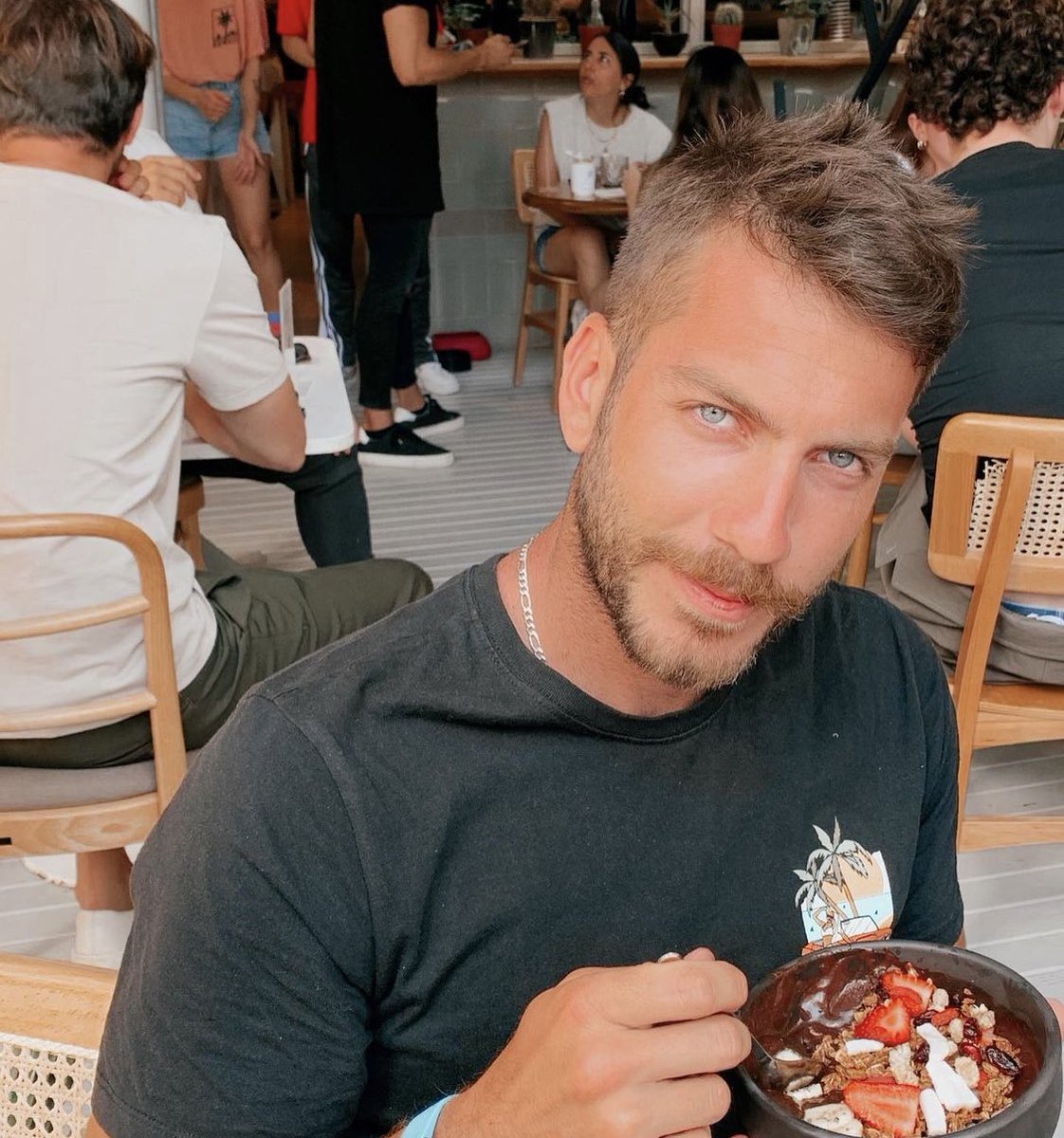 Aşkım Ogemin t-shirt’lerini rahat bırakır mısın artık 🥹