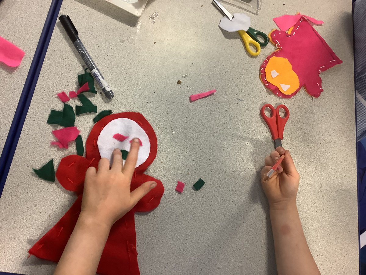 MulberryWbp's tweet photo. Our puppets are coming to life, everyone is designing their outfits today! https://t.co/14tNijN23A