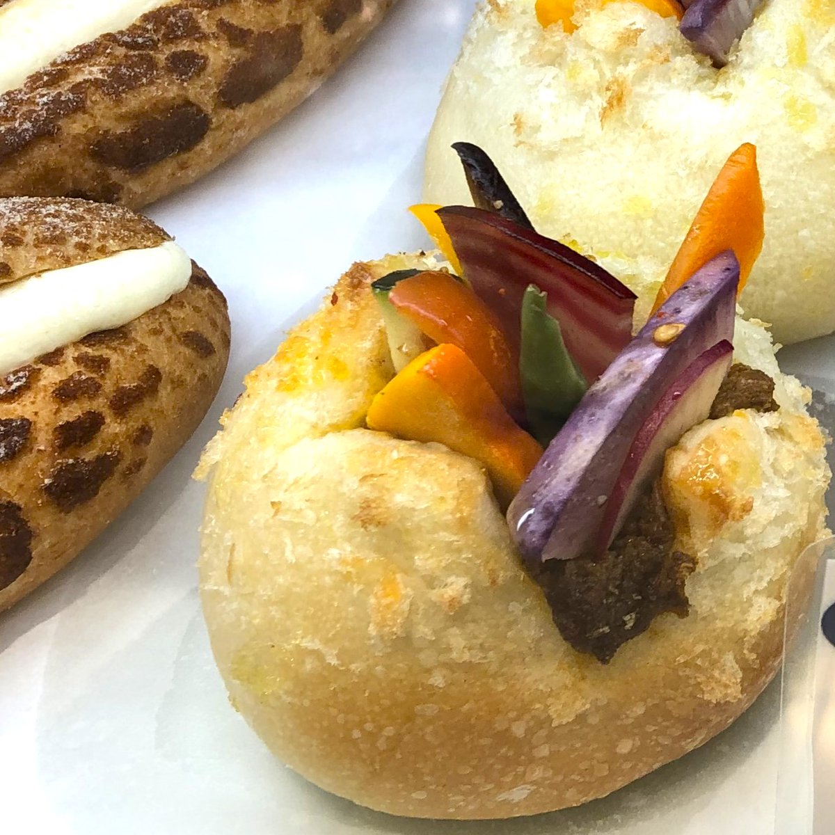 葉山で人気の ブレドール葉山 葉山町 逗子市 さん 7月11日 月 迄出店中 朝どれ野菜を使った 鎌倉野菜のカレーパン 沖縄産の塩が効いた 塩キャラメルラスク おすすめです ぜひお試しください かながわ屋 そごう横浜店 アンテナショップ 神奈川県 葉山で人気の ブレドール葉山 葉山町 逗子市 さん 7月11日 月 迄出店中 朝どれ野菜を使った 鎌倉野菜のカレーパン 沖縄産の塩が効いた 塩キャラメルラスク おすすめです ぜひお試しください かながわ屋 そごう横浜店 アンテナショップ 神奈川県