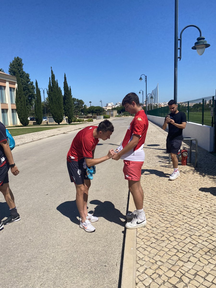 maxouu04's tweet photo. La plus belle journée de ma vie le staff et les joueurs ont été adorable j’ai eu la chance d’avoir été  photographier interviewer et une signature de chaque joueur. Et en prime deux maillots offert par le club encore merci infiniment @AS_Monaco et au coach extrêmement sympa https://t.co/5hMZ1B6CNq