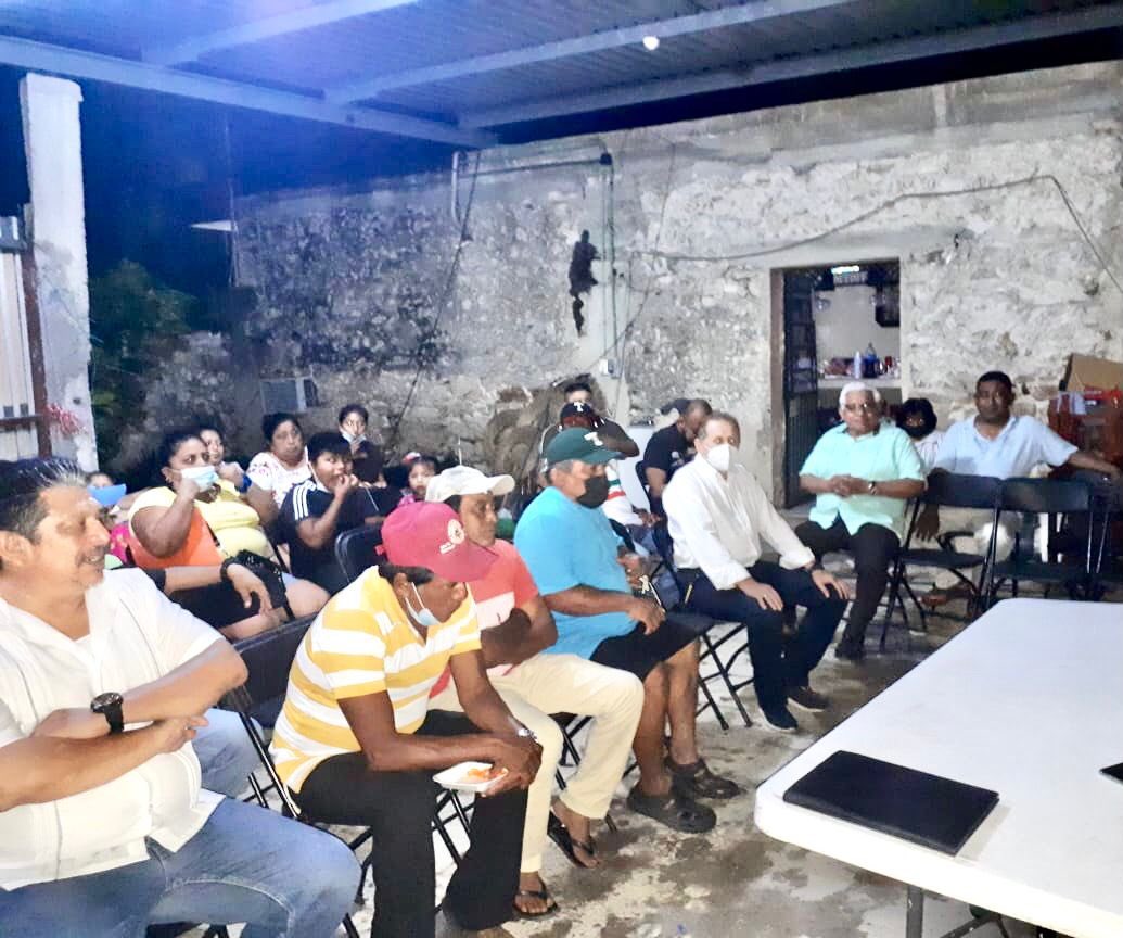 PRI_Yucatan's tweet photo. Anoche nuestro presidente @FTorresRivas continuó con su gira de trabajo por el municipio de #Hunucma, en donde refrendó su compromiso de trabajar siempre de frente y cercano a la militancia.
¡Juntos somos más fuertes! #PorUnaNuevaHistoria https://t.co/81JZ5y4LCG