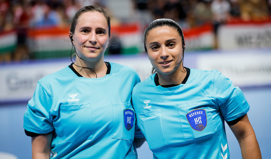 🙌🏼¡Histórico momento en el Mundial Sub-20 de handball femenino! 

🏐<a href="/minespaolantoni/">M. Inés Paolantoni</a>  y <a href="/marianacgarcia/">Mariana C. García</a> se convirtierón en la primera dupla arbitral argentina en dirigir una final de este estilo. 

👤<a href="/JulianFunky/">Julián Haramboure</a>  nos cuenta más sobre este momento acá ➡️ bit.ly/3NG6G2c