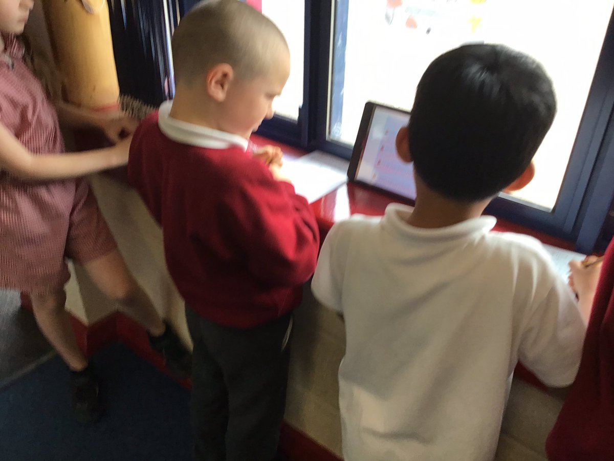 CharterYr2's tweet photo. We are researching Queen Elizabeth I and Queen Victoria this afternoon in preparation for our learning next week. The children have made notes to share information. Great work in reflecting knowledge on search engines for #chartercomputing and preparing for #charterhistory https://t.co/TFlqHFMPBY