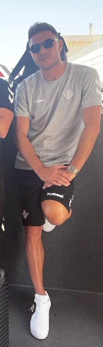 Hola <a href="/hummelspain/">hummel ES-PT</a>, me gusta toda vuestra ropa del <a href="/RealBetis/">Real Betis Balompié 🌴💚</a>.

Pero habéis visto esta camiseta? Que cosa tan "simple" y a la vez tan bonita.... JODER 🤤.