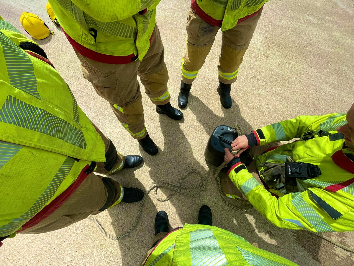 Laura_Wheelton's tweet photo. Busy couple of days back in work! Lots of training completed as well as a multi agency RTC training exercise ‘exercise smart way’ #firefighter #femalefirefighter #training https://t.co/z6paCL7Ukh