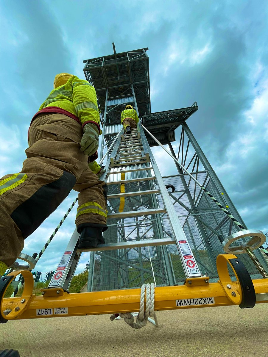 Laura_Wheelton's tweet photo. Busy couple of days back in work! Lots of training completed as well as a multi agency RTC training exercise ‘exercise smart way’ #firefighter #femalefirefighter #training https://t.co/z6paCL7Ukh