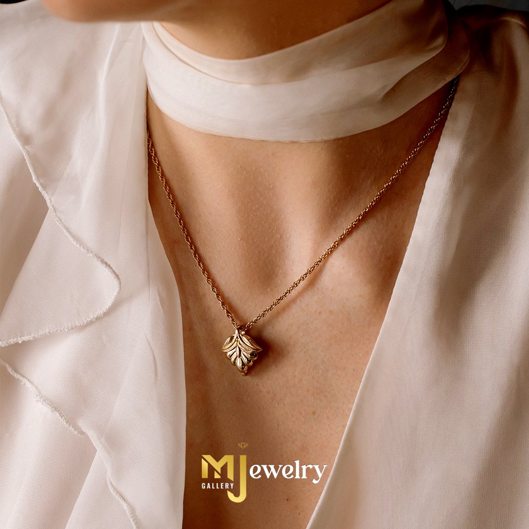 Explore our beautiful necklace collections  Each necklace is hand selected and hand designed by our team.
Book an Appointment today!

#necklace #pendantcollection #myjewelry #usa