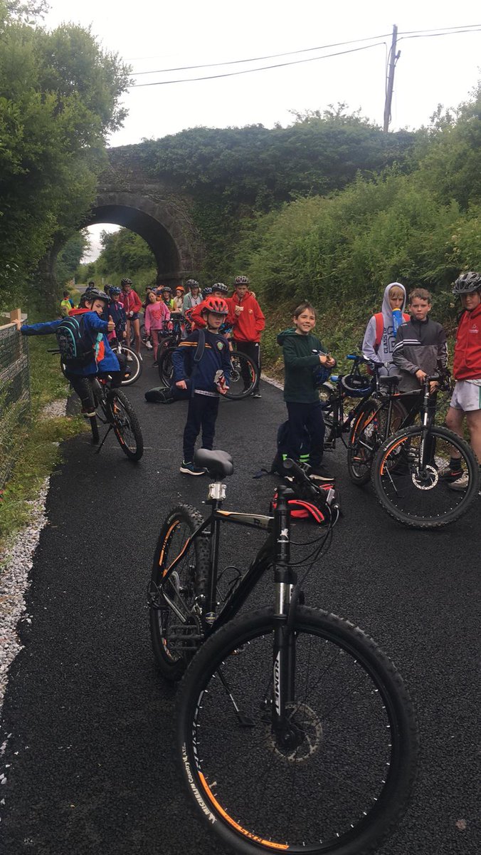 gc_cill's tweet photo. Spórt agus spraoi ar An Slí Glas Luimní...#Gaeilge #SummerCamp https://t.co/r7A4tJNzlL