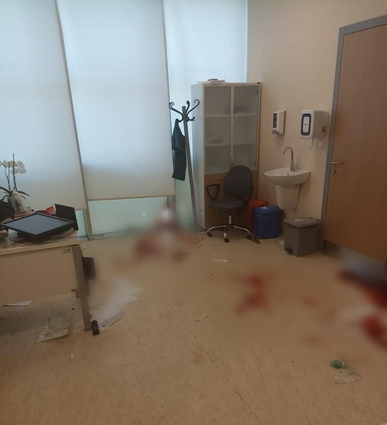 6 yıl tıp eğitimi + 5 yıl uzmanlık eğitimi için senelerini veren Kardiyoloji Uzmanı Dr. Ekrem Karakaya, burada odasında öldürüldü.