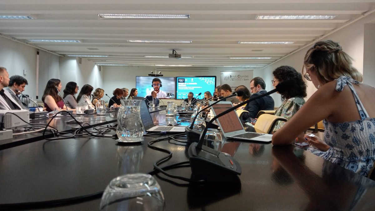 Madrid_MIA's tweet photo. Hemos estado en @britchamberESP en la actualización de #InversionUKESP para confirmar que Reino Unido es el principal inversor de España desde 1993 y que Madrid concentra el 89% de la inversión británica recibida en España 🇪🇸🇬🇧
#investinmadrid https://t.co/ASh4Dp3di0