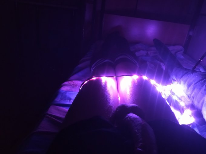 Mmm, glowy... #Femboy #Cock #Thighs https://t.co/sbrS3LKiLi