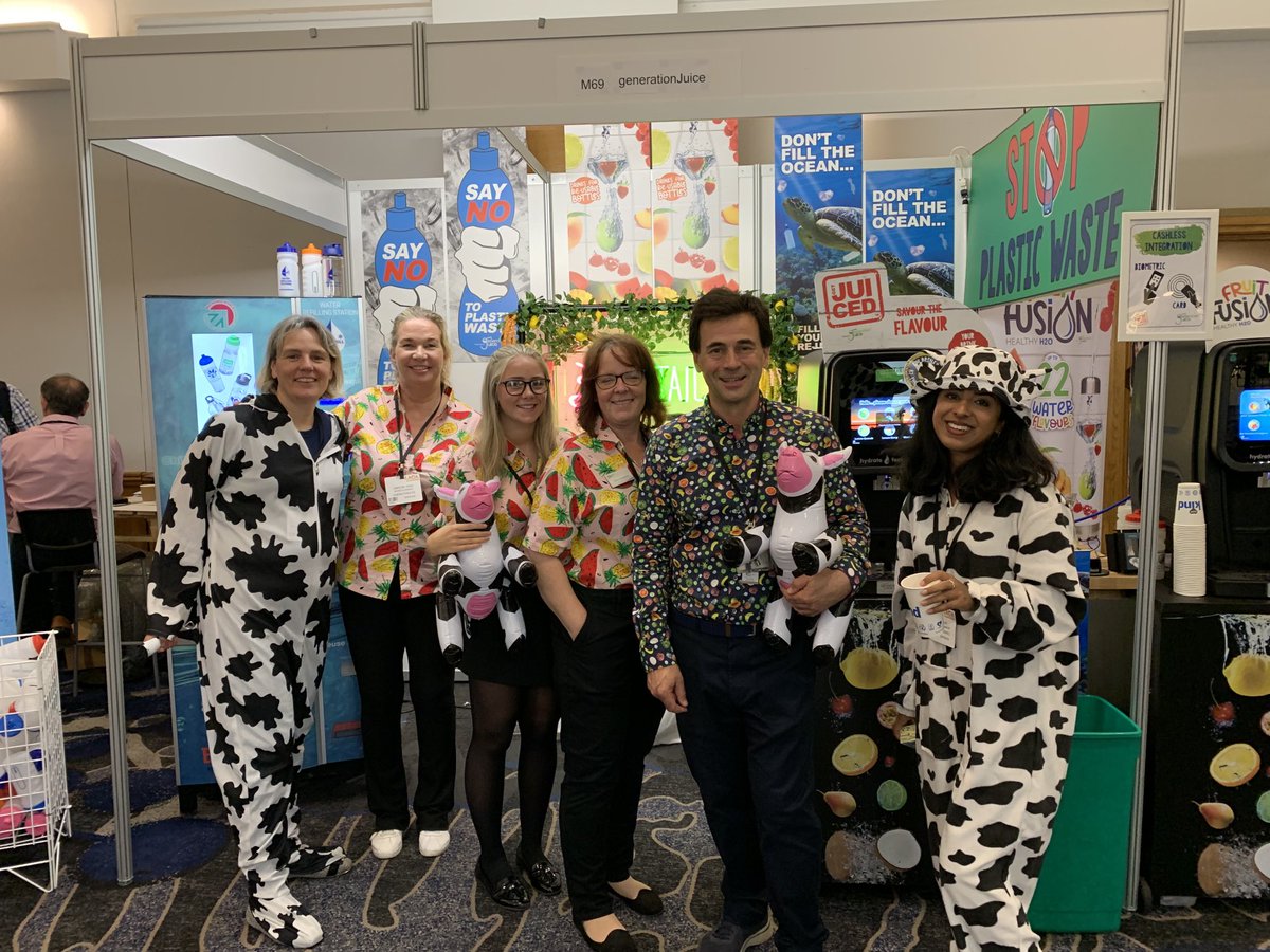 Fruity Milkshake!  ⁦<a href="/LACA_UK/">LACA</a>⁩ school catering show today. GenerationJuice team meet their stand neighbours Lakeland diaries #lacame #thirstquenching