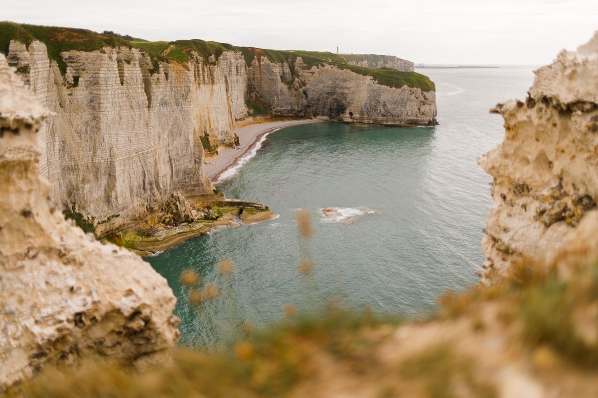 _drivingrain's tweet photo. The cliffs of Étretat
#etretat #normandy #france #cliff #lamanche #englishchannel #liveforthestory #canondeutschland https://t.co/1jgfyvklZ7