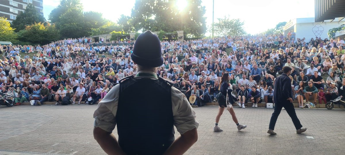 MPSMerton's tweet image. 🎾 Wimbledon 2022 🎾
While you're enjoying the action, we're out there keeping you safe.

So please do keep us informed of the score as we generally can't see it!

Have a great time! Love all!