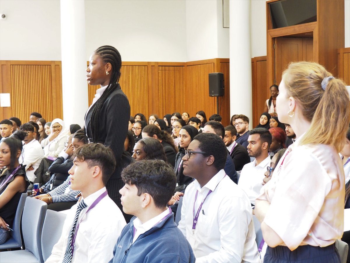 IntoUniversity's tweet photo. BCBF has begun! 170 students are joining Seth from @WainwrightScott and representatives from @BlackRock, Financial Edge Training and @ManGroup, at @KingsCollegeLon for a week of sessions on key transferable skills needed to succeed in the workplace, before their internships begin https://t.co/qd6kpseQez