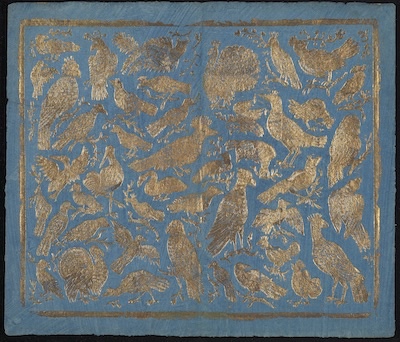 Een keuze uit de verzameling van Nanne Ottema.
Brokaatpapier met decor van vogels.
Duitsland, achttiende eeuw.
bit.ly/3OgIvZ2
Nog 1 dag…
En dan verschijnt #Verzameldrift. Biografie van Nanne Ottema (1874-1955).  verzameldrift.nl