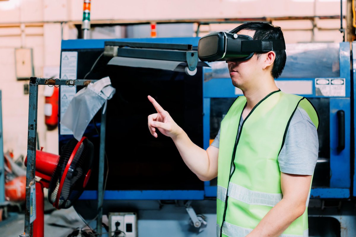 RogStudios's tweet photo. ⛑ We know the importance of occupational health and safety, and we strive to make the training process more efficient with our #VR solutions! Do not forget to visit our website for our special VR experiences that fit your business!

#rogstudios #vr #experience #business https://t.co/BCwn6S0ImW