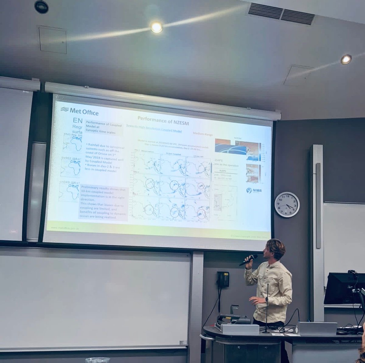 MetOffice_Sci's tweet photo. This week, @metoffice early career scientists were at the #RMetSStudents conference in Manchester to present their science.
Congratulations to @alicejanelake, @DrStaceyNew, @Polar_Roberts, and Sophie Bland who won awards for their presentations🏅
#ConnectCommunicateCollaborate https://t.co/Fh63M2pc4S