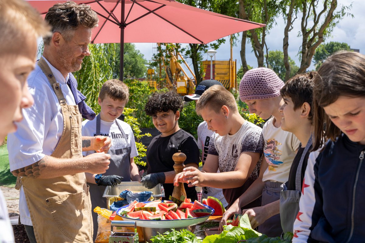 RijkZwaan's tweet photo. STORY – Harvest time! After sowing, watering and tending to the plants, it was time to enjoy the school-grown veggies. A #schoolgarden teach children so much more than just pleasure in growing crops. That's why we support school gardening #sharingahealthyfuture #partnership https://t.co/oioHzRwY0A
