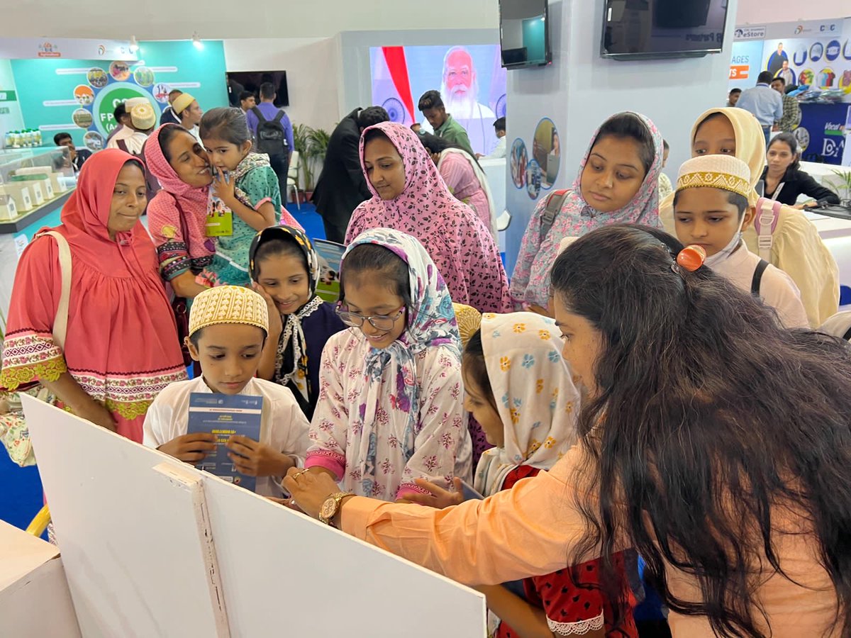 CSC Bal Vidyalaya at Digital India week - excited children and their families