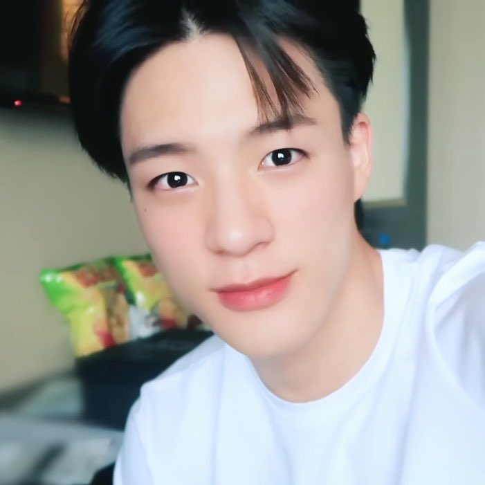 jnomeow's tweet photo. น่ารัก แก้มอ้วมมมม ૮₍ • ⤙ • ₎ა https://t.co/lVbyKFAfuk