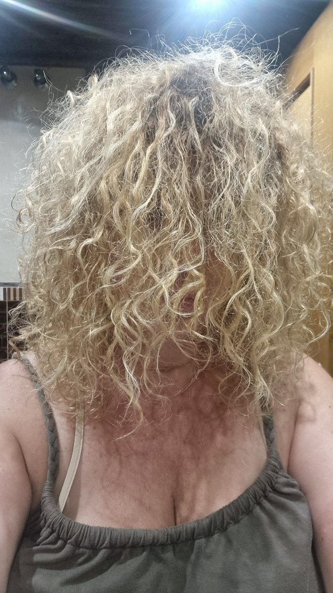 maria6tata's tweet photo. Pues ya me he lavado el pelo 
Imagen gráfica 
@peluqueria_belen_montenegro
#hayrstyle #curly #hairoftheday 
#curlyhair #curlygirl #curlys 
#culrs #rulosnaturales #curlyhair #rizosperfectos  #rizos #CurlyGirl
#rizosnaturales #peluqueria 
#peluquera #model #love  
#peluquería https://t.co/MMJFr3AQZi