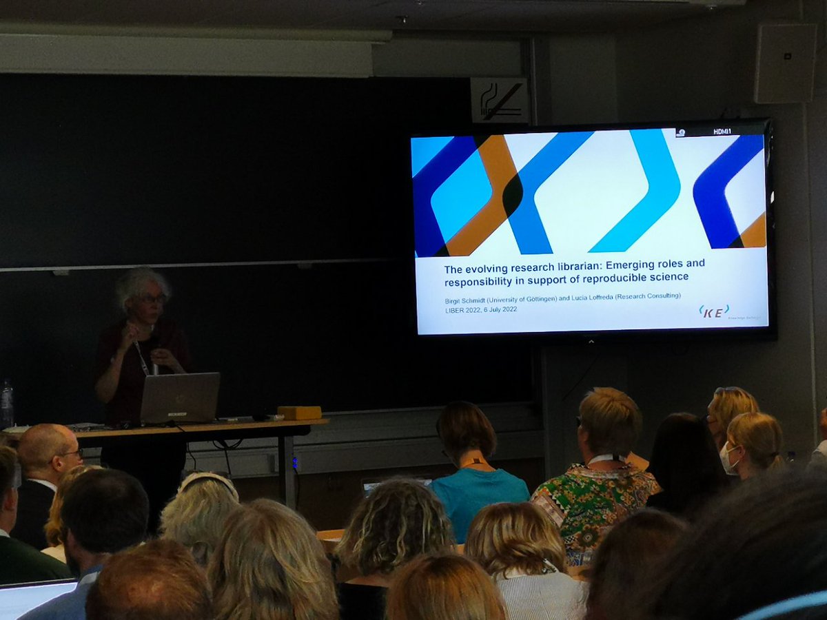 PeerCommunityIn's tweet image. #LIBER2022 @bschmid1 and @LoffredaLucia explain how libraries can support #researchreproducibility. By supporting @PeerCommunityIn and @PeerComJournal libraries support #openscience, transparency and reproducibility. Come to brooth 3 to know more! peercommunityin.org/pci-network/
