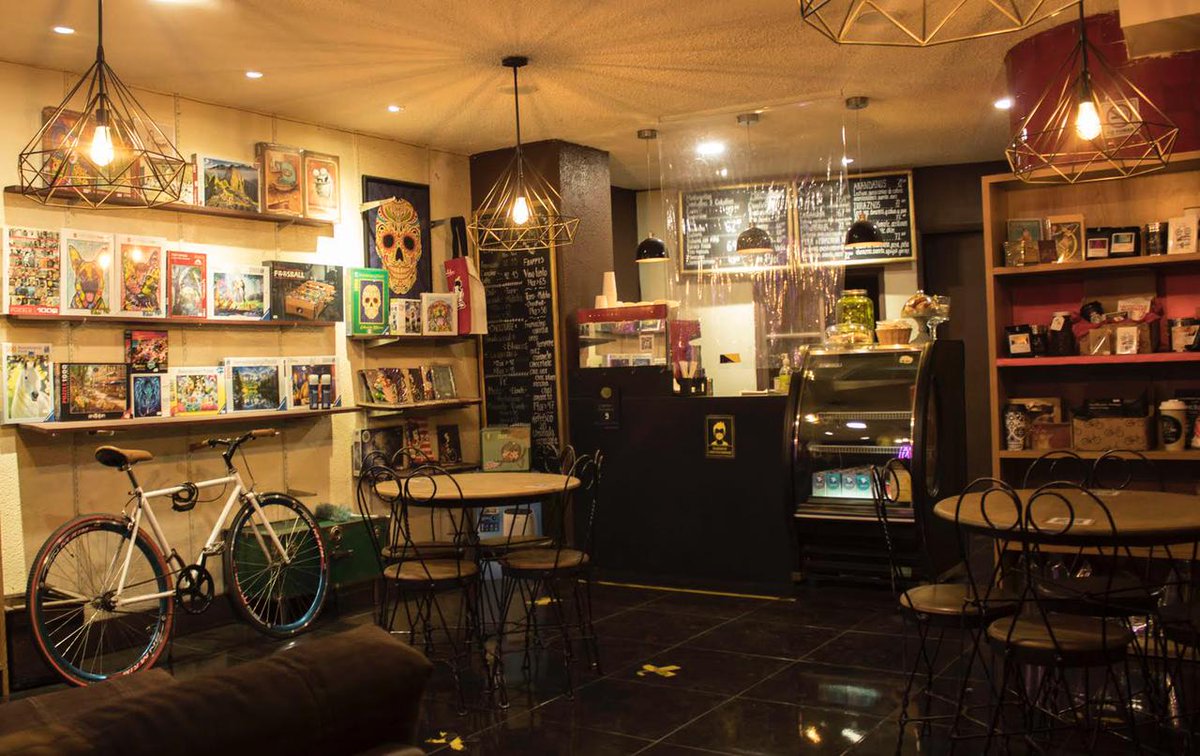 BicitlanRadio's tweet photo. Hoy en @BicitlanRadio platicaremos sobre los cafés ciclistas en la CDMX, espacios para intercambiar historias con una taza de café de por medio, pero que  en algunos casos también ofrecen bicicletas, aditamentos o servicio de taller. Escúchanos por  @Reactor105, 11 am.☕️ 🚲🧑‍🔧❤️ https://t.co/Ws8897VSaQ