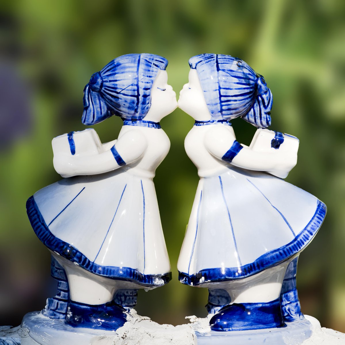 Wereld Kusdag
Na twee jaar Corona zijn we nog steeds aan het zoeken naar nieuwe omgangsvormen. Voor ons geldt dat we steeds weer even kijken, wat is voor mij belangrijk? Wil de ander een hand geven, of juist een knuffel of kus? Wat kies jij?