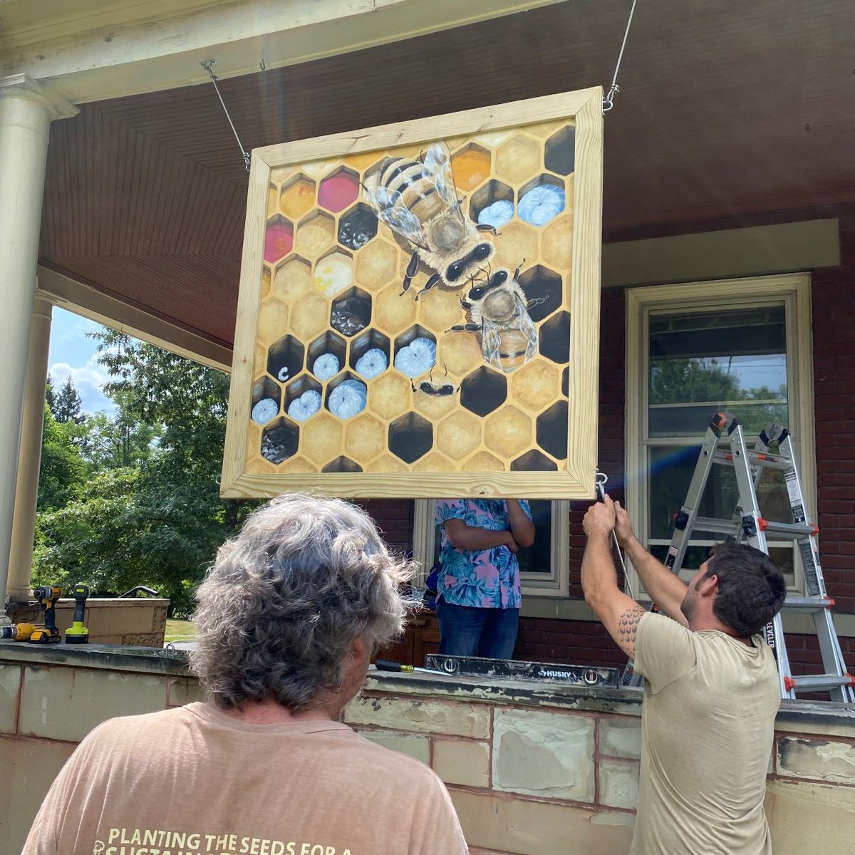Grow Appalachia headquarters has a new mural thanks to our friend and artist Terra Cash. This mural is a part of an interactive series that includes our favorite pollinators around campus. Stop by the Ray House to scan the QR code and find out more about our busy bee friends.