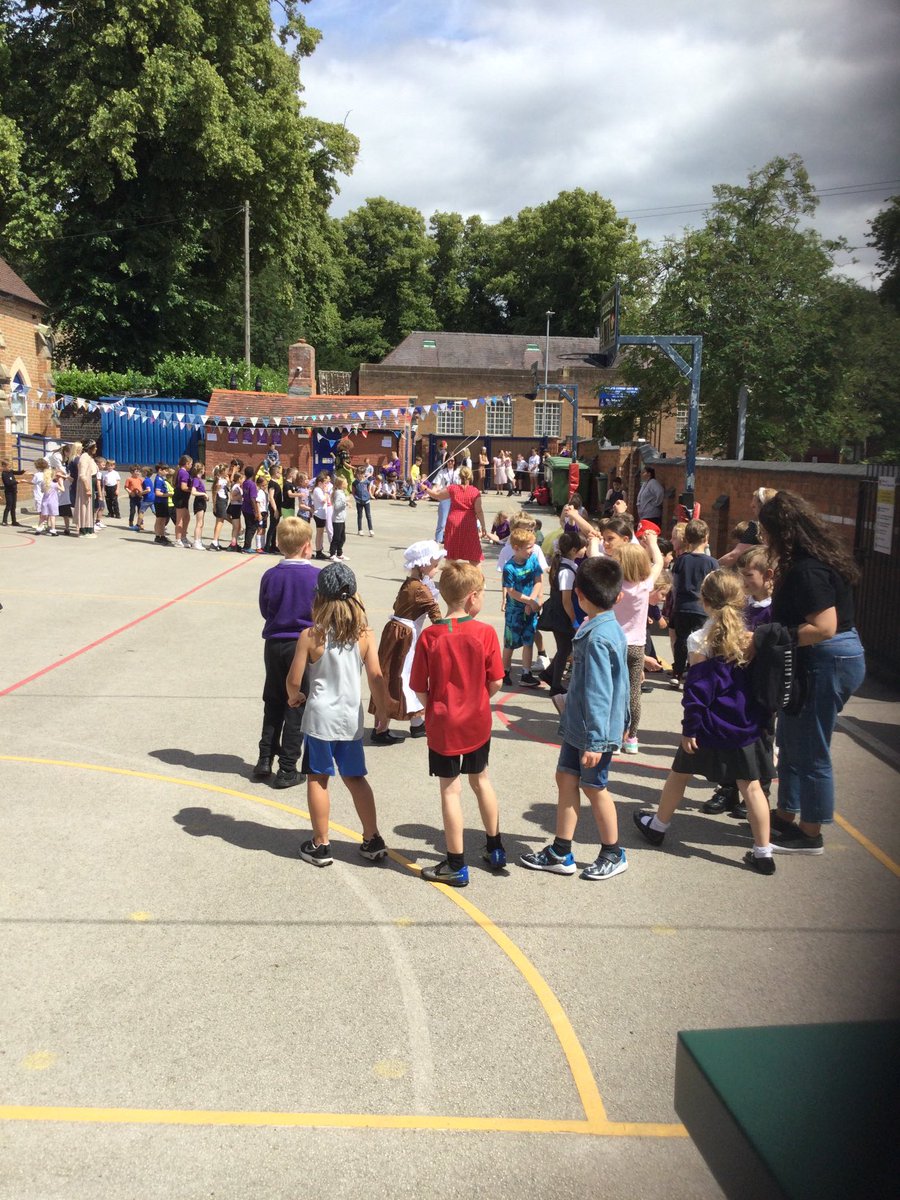 StMarys_Hinck's tweet photo. A hugely successful afternoon. Thankyou to Mrs Crane and Mrs Potter for organising a brilliant event. #retrogames #wholeschoolfun #alljoinin #memories https://t.co/G9AKTFUidQ
