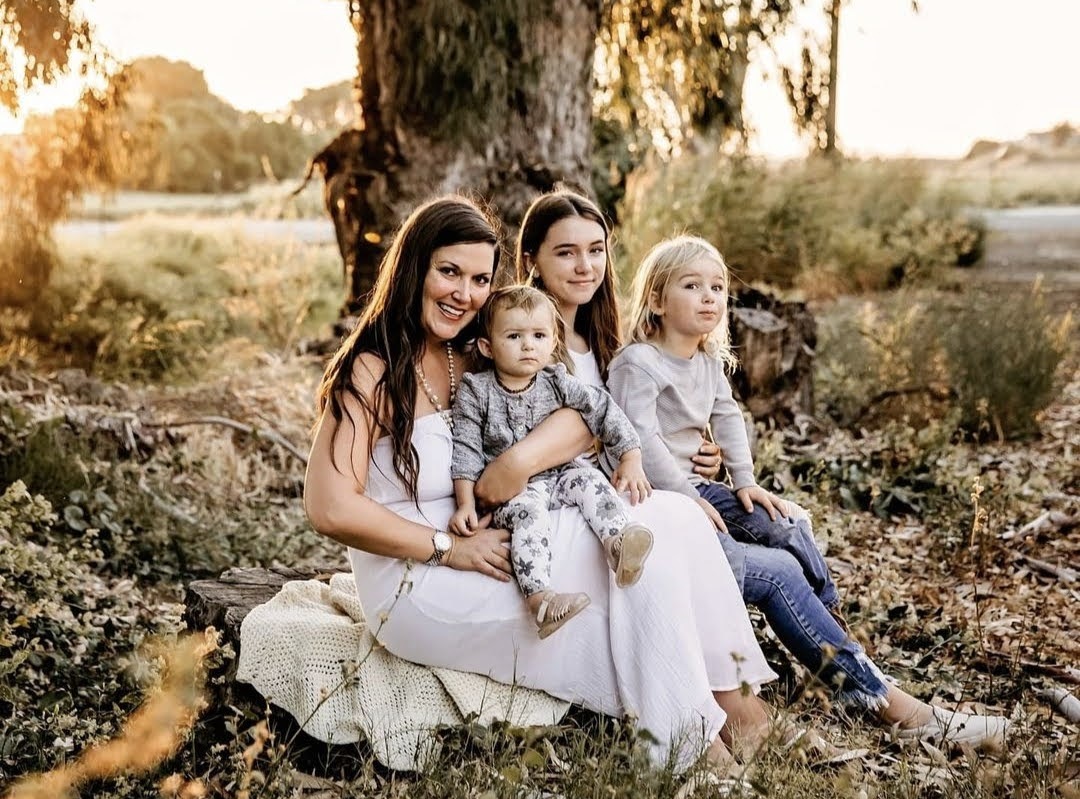 MillCreekRes's tweet image. Congrats to Melissa Mally, Regional Manager for celebrating 7 years with Mill Creek! Fun fact: “I’m a suburban gal and love anything outdoors, but most of all I love being an auntie to these adorable littles.” #MillCreekRes #ProperyManagement