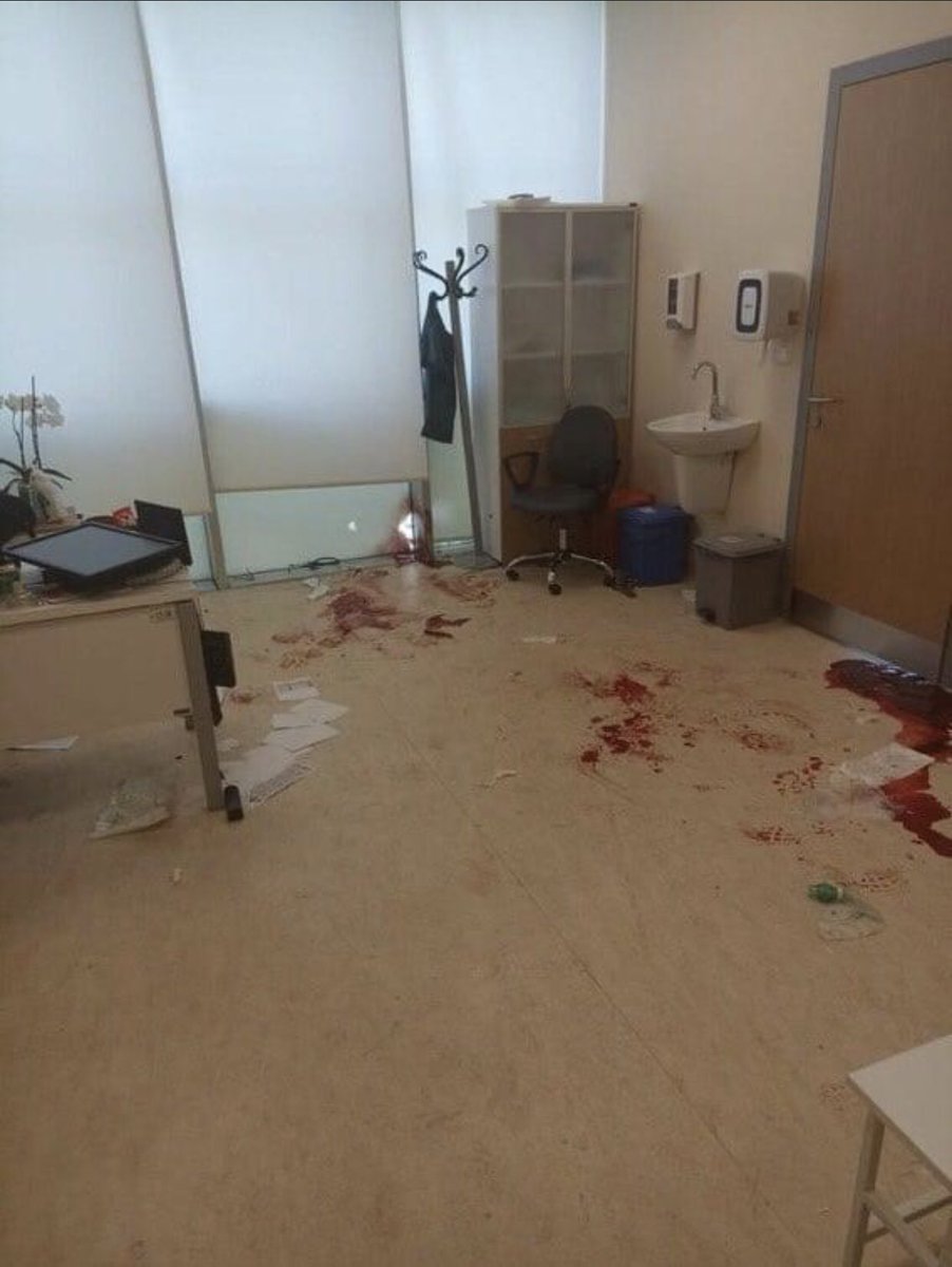 Hüsnü Bozkurt (@hsnbozkurt) on Twitter photo Burası Ukrayna,Suriye,Irak değil,Konya Şehir Hastanesi Kardiyoloji Polikliniği.
Yıllardır ekilen kin ve nefret tohumlarının,hekimleri hedef gösterme sapkınlığının eseri!
Bir HEKİM katledildi bu odada…
O KAN nerelere bulaştı?
#SağlıktaSiddeteHayır
#EkremKarakaya
<a href="/add_genelmerkez/">Atatürkçü Düşünce Derneği</a> Burası Ukrayna,Suriye,Irak değil,Konya Şehir Hastanesi Kardiyoloji Polikliniği.
Yıllardır ekilen kin ve nefret tohumlarının,hekimleri hedef gösterme sapkınlığının eseri!
Bir HEKİM katledildi bu odada…
O KAN nerelere bulaştı?
#SağlıktaSiddeteHayır
#EkremKarakaya
<a href="/add_genelmerkez/">Atatürkçü Düşünce Derneği</a>