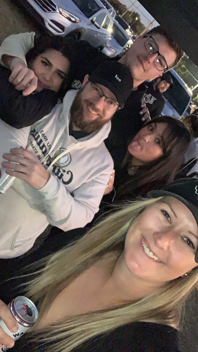 ThatGirl_Jackie's tweet photo. Happy Happy Birthday to @danimedinanews 🖤💛 🎉#ThrowSomeDs https://t.co/UvaeC43alT