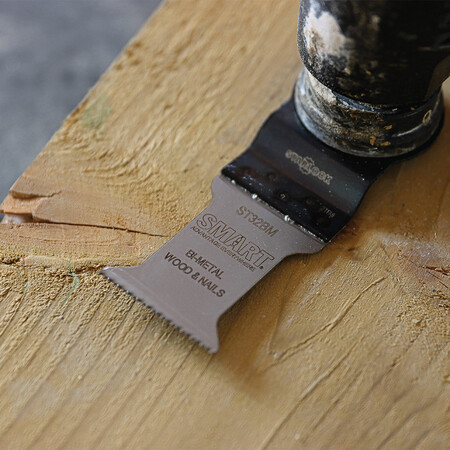 SMARTmultitool's tweet image. When you need to cut through timber or timber with nails, the 32mm Bi-Metal blade has got you covered 👍

Check out the latest UK Made Starlock blade range at your local stockist! bit.ly/2M6vOkA

#smarttoolsuk