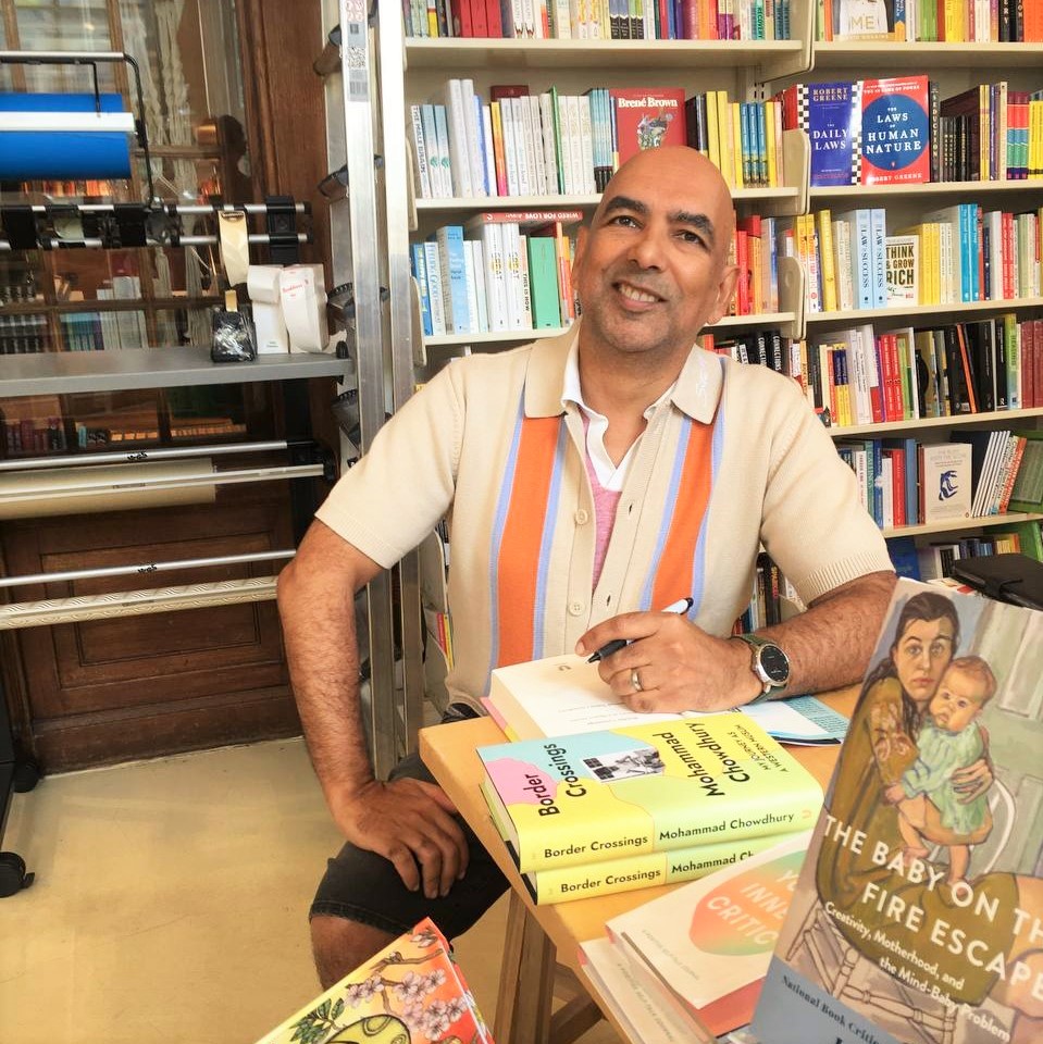 Norean Sharpe (author of LIVING WITH THE DUTCH) and @mtchowdhury (author of BORDER CROSSINGS) both visited our Amsterdam store for a flash signing in the past week. Thanks to both for dropping by! Some signed copies are still available in our Amsterdam store. 📖🖋️ #ABCEvents