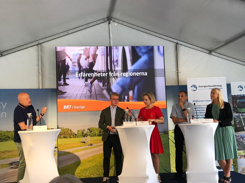 Maria Ahlberg Wedenby, Head of Public Affairs Volvo Buses deltog idag i ett samtal
tillsammans med branschen kring hur man kan skapa en kapacitetsstark busstrafik för framtidens mobilitet.
Initiativtagare till samtalet var Sveriges Bussföretag tillsammans med Mobility Sweden