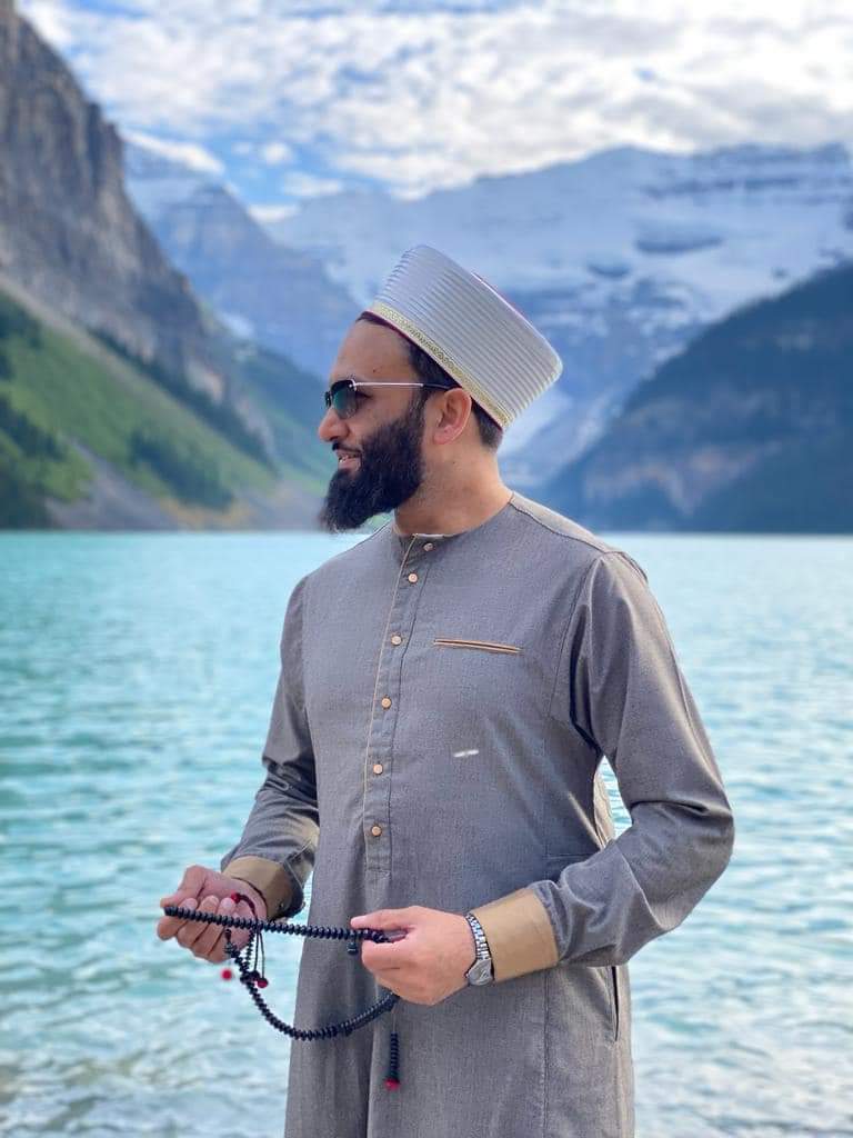 ShaykhSaqib's tweet photo. Pics from Lake Louise Calgary in Canada MashaAllah. Shaykh Saqib Iqbal hh will return back to UK tomorrow for the Tafsir Ul Quran lecture at Ihya on Friday &amp; the Shaykh hh will also lead the first KUH Eid Salah at Adderly park on Sunday. https://t.co/SQNbdYBx6i