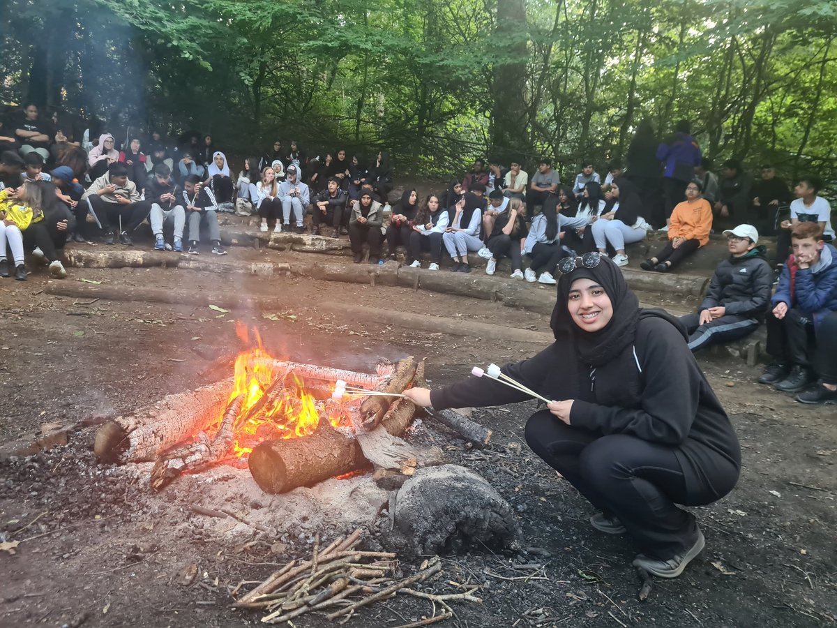Generations of <a href="/DixonsTA/">Dixons Trinity Academy</a> helping others to climb their mountain. Amazing support from all the staff on this expedition 😍 #Hardwork #Trust #Fairness