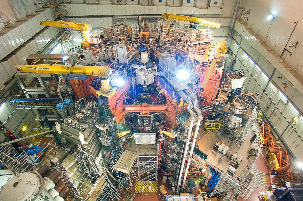 FusionInCloseUp's tweet photo. With our new #fusionenergy record at the JET fusion device @UKAEA, we also settled a 34-year-old wager with @PPPLab! @RobGoldston &amp; Jean Jacquinot decided to donate the prize money to @RESCUEorg
 to benefit refugees from Ukraine:
https://t.co/yFXdRWzeFL
#fusionrecord #road2fusion https://t.co/H9pGpipZVc