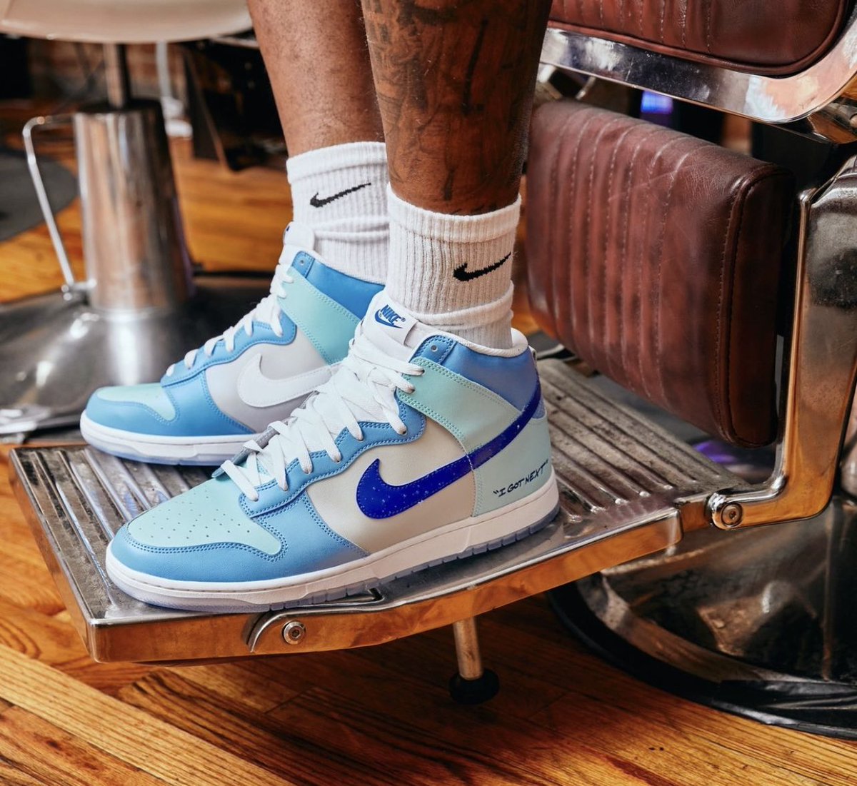 SNKR_TWITR tweet media