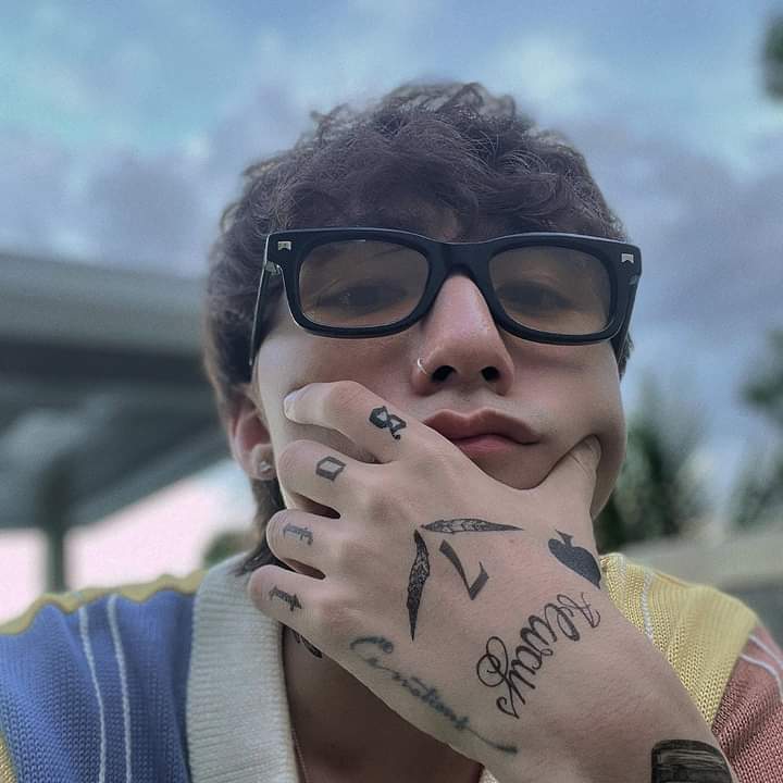 BBaSkyT1's tweet photo. Nhớ em rồi đúng không 😁🤭 @sontungmtp777 

#SonTungMTP
#MTPSKY https://t.co/DRxDOyqQRs