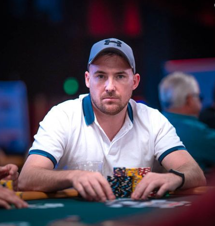 🇮🇪 Paddy Clarke 🇮🇪 tops Main Event Day 1c Counts and Lead Overall.
Best of luck <a href="/Clicki10/">Patrick Clarke</a> from the home Country!

Credit for this fabulous picture to Spenser Sembrat &amp; <a href="/PokerNews/">PokerNews</a>, where you can follow all the action from the WSOP main event.

pokernews.com/tours/wsop/