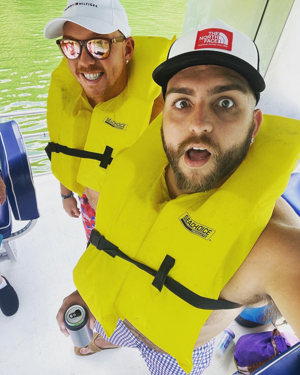MikyJarvis's tweet photo. Such a fun weekend! ❤️ 🚤 ☀️ 🇺🇸 https://t.co/7CttF2BM1U