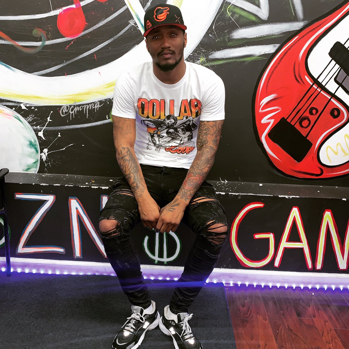 getLOforme's tweet image. WHITE /ORANGE 💰 LOVER GRAPHIC TEE. XS-XL AVAILABLE